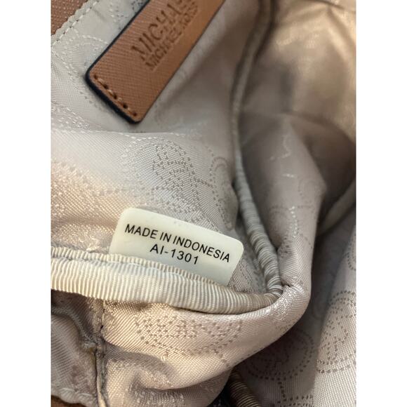 MICHAEL KORS, SMALL NAVY BLUE NYLON BROWN TRIM POUCH - Picture 12 of 16